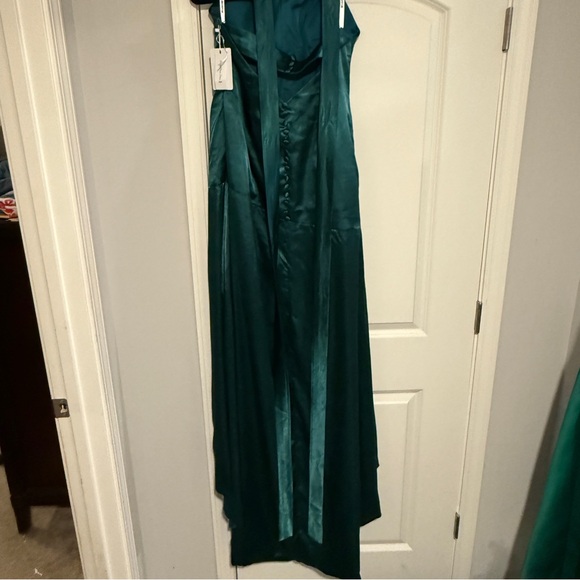 Elegant Green Halter Neck Evening Gown - Picture 11 of 15
